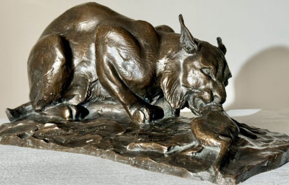 Alt text: Bronzes sculpture of a lynx eating a hare